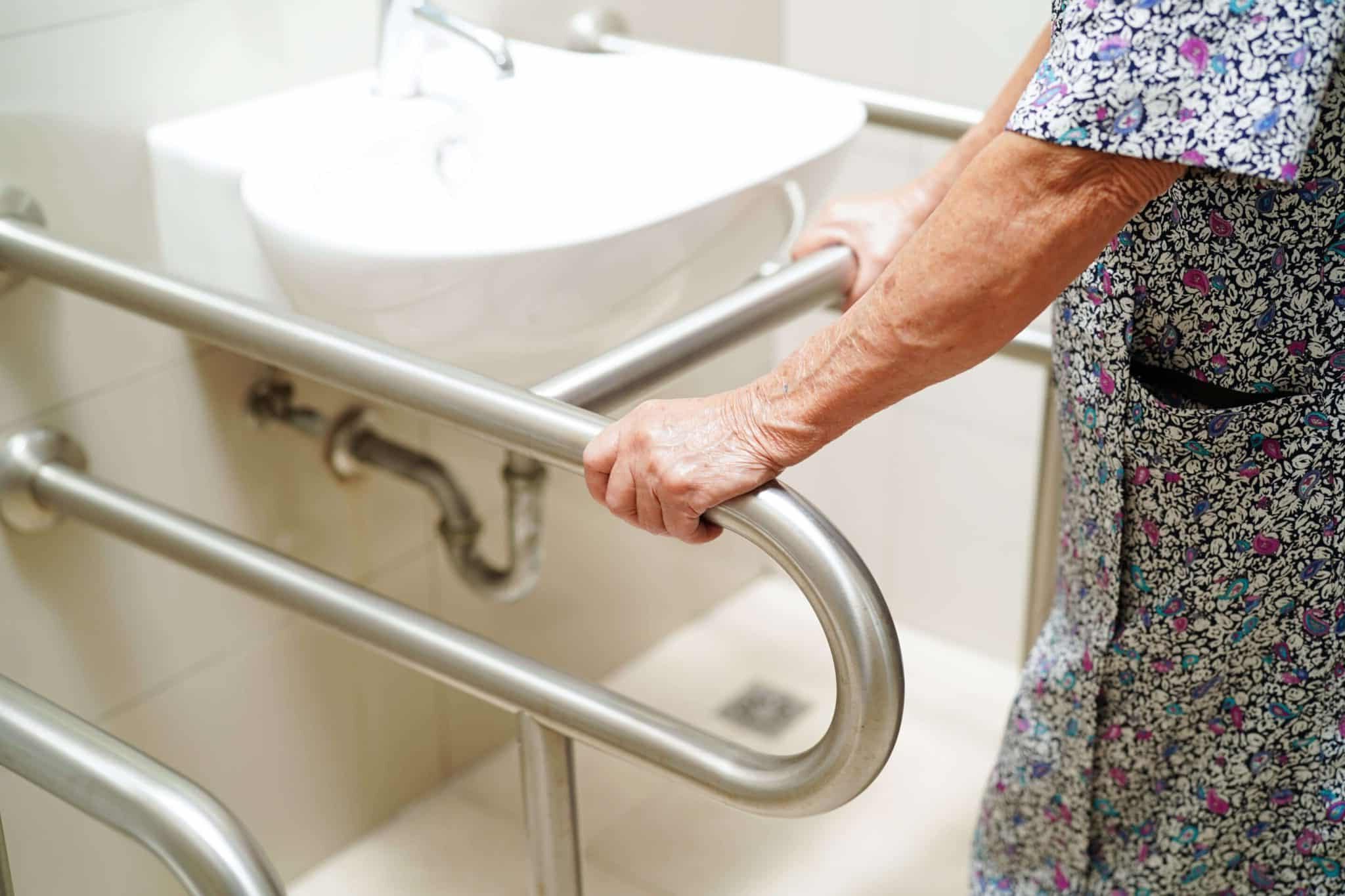 Maximizing Senior Independence: The Ultimate Guide to Bathroom Safety