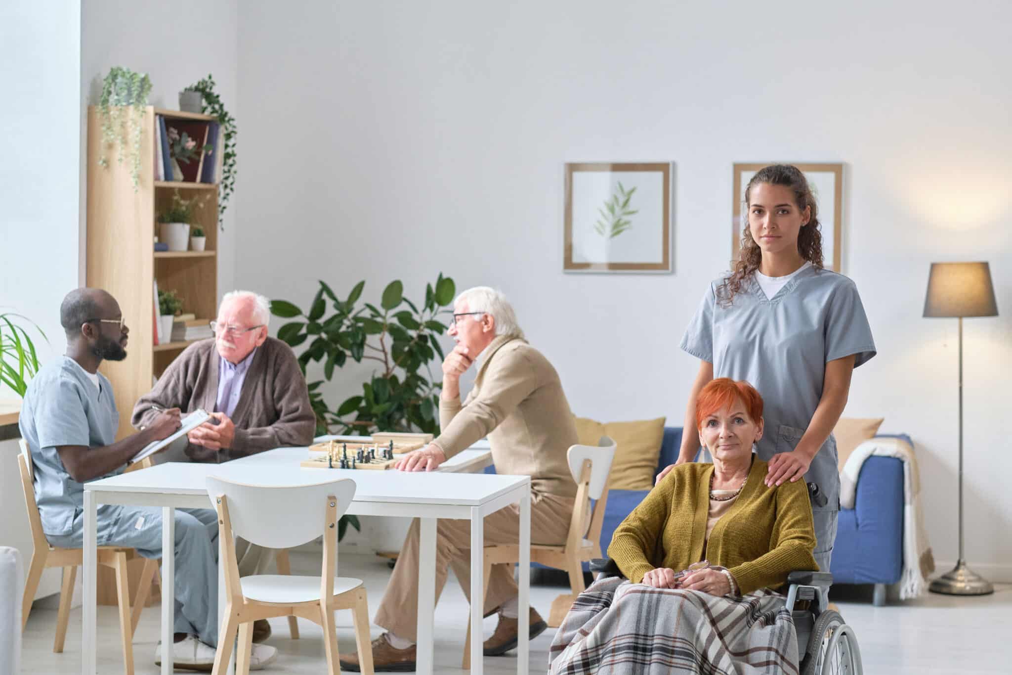 Home Health vs Nursing Homes: A Family-Focused Comparison