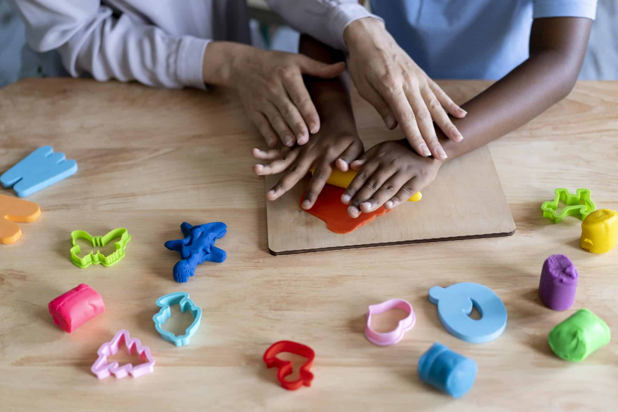 kid doing occupational therapy session with psychologist